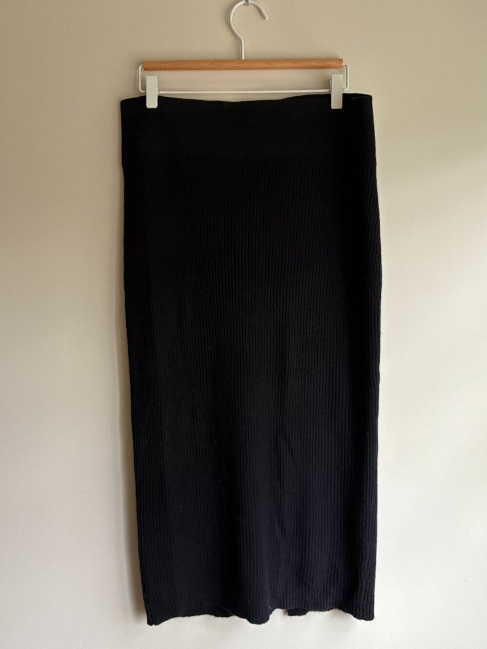 James Perse 100% cashmere knit ribbed skirt, black